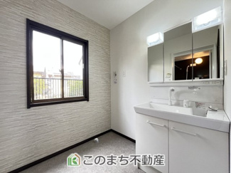 【洗面所】 | KEM結城市結城1期 | シャンプードレッサーで朝の身支度♪伸びるホースでお掃除も簡単清潔です！
