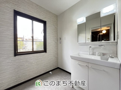【洗面所】 | KEM結城市結城1期 | シャンプードレッサーで朝の身支度♪伸びるホースでお掃除も簡単清潔です！
