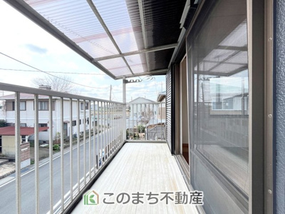 【バルコニー】 | KEM結城市結城1期 | 南向きの大型バルコニーは陽当り良好で、たっぷりのお洗濯物もよく乾きます！
