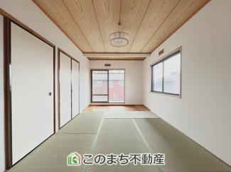【和室】 | KEM結城市結城1期 | お子様のお昼寝にも便利な和室です。窓から暖かな日差しが差し込みます♪
