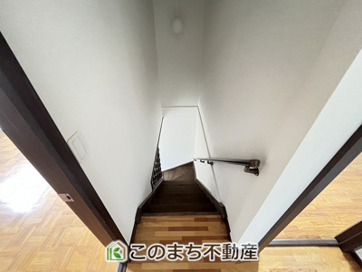 【設備】 | KEM結城市結城1期 | 手すり付きで小さなお子様にも安心の階段スペースです☆

