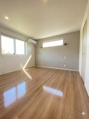 【洋室】 | 玉名郡和水町藤田 | ☆2面採光で明るい・2階8.0帖の洋室・主寝室！（WIC付き）