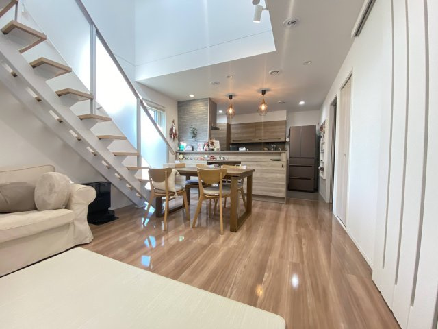 【居間・リビング】 | 玉名郡和水町藤田 | ☆リビング階段でコミュニケーションが増えそうです！☆勝手口付き！☆
