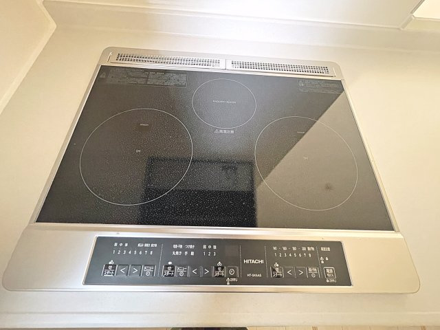 新築戸建・新築建売　福島市大森第9　大森小・信夫中のキッチン|IHクッキングヒーターで火災の心配を軽減してくれます！フラットなのでお掃除がしやすいです！