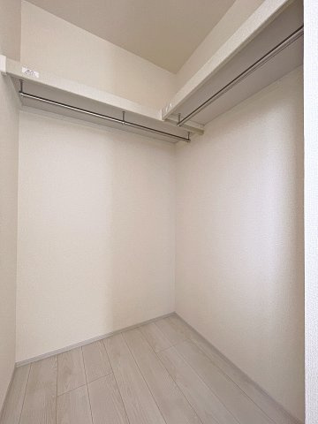 新築戸建・新築建売　福島市大森第9　大森小・信夫中の収納|WICはハンガーパイプがついているので衣類がきれいに整理整頓できます！