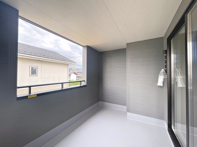 新築戸建・新築建売　福島市大森第9　大森小・信夫中のバルコニー|天候の急な変化にも柔軟に対応できる快適なインナーバルコニー！