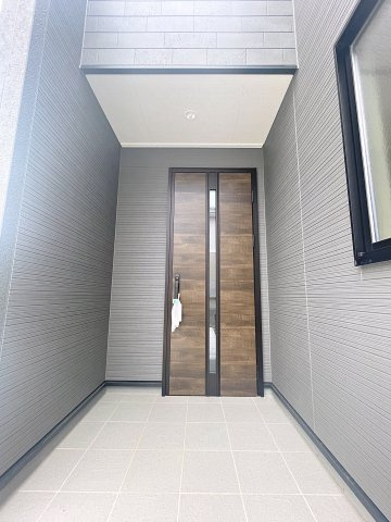 新築戸建・新築建売　福島市大森第9　大森小・信夫中の玄関|モニター付きインターホンで訪問者を確認できるので、防犯対策やプライバシー保護など安心です！