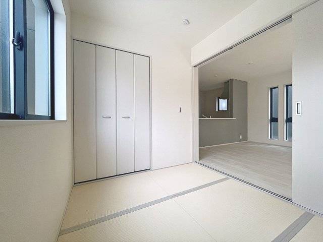 新築戸建・新築建売　福島市大森第9　大森小・信夫中の和室|畳のぬくもりが心地いい和室。リビングから見守ることができ、お子様のお昼寝や遊び場に最適です！