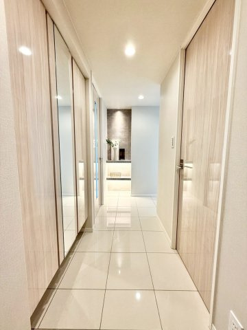 ★仲介手数料無料★Crest Prime Tower（全居室バルコニーに面するワイドスパン設計）の玄関