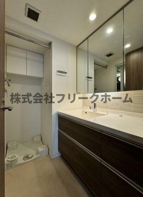 三鷹市下連雀２丁目の賃貸マンションの独立洗面台