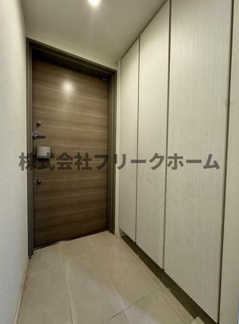 三鷹市下連雀２丁目の賃貸マンションの玄関