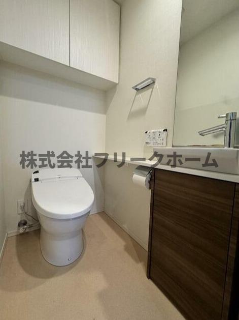 三鷹市下連雀２丁目の賃貸マンションのトイレ