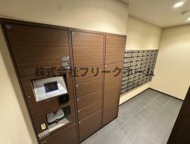 三鷹市下連雀２丁目の賃貸マンションのロビー