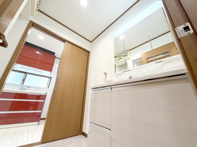 昭島市田中町1丁目　中古戸建の洗面所