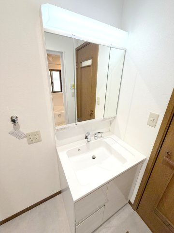 昭島市田中町1丁目　中古戸建の独立洗面台