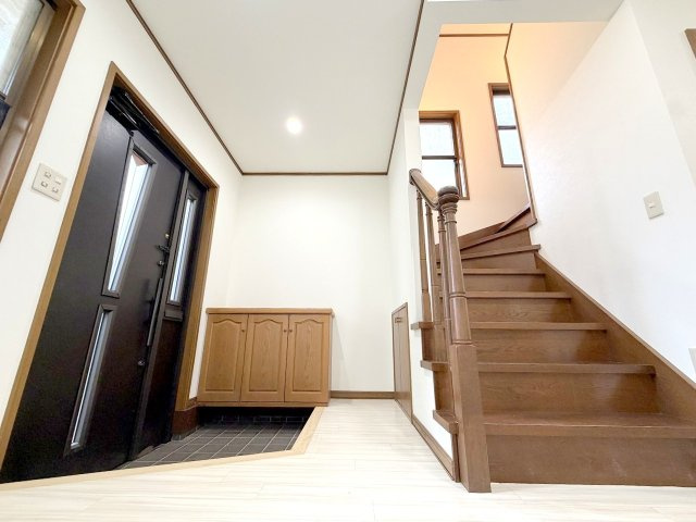 昭島市田中町1丁目　中古戸建の玄関