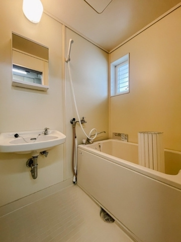 新井ハイツの浴室