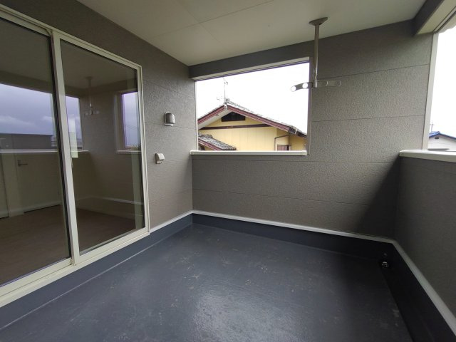 新築戸建・新築建売　足利市大前町第2　山前小学校・西中学校のバルコニー|急な天候不良にも安心のインナーバルコニー！