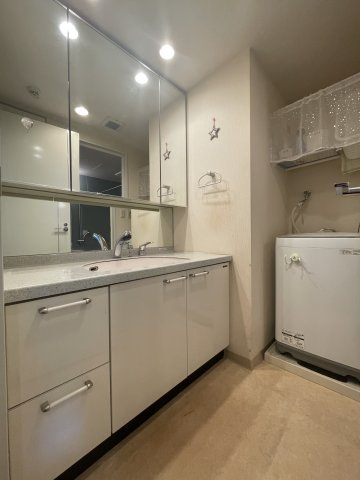 中古マンション　サンクレイドル郡山の浴室|浴室乾燥機能付きバスルーム。悪天候時、花粉時期など多様に活躍でき、お洗濯干しには困りません♪