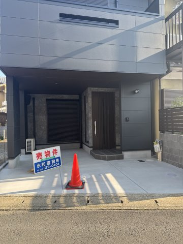 嵯峨苅分町１号地 新築戸建｜車折神社駅徒歩4分｜南向き道路｜3LDK新築住宅の外観|スタイリッシュな外観デザインの新築住宅です