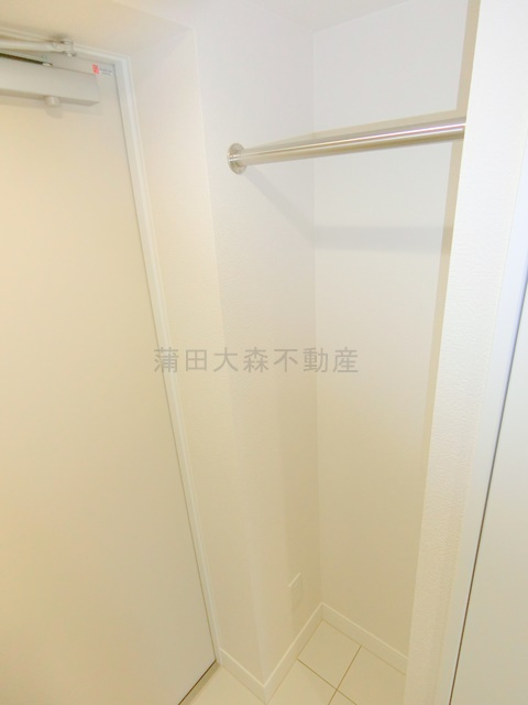 リヴシティ蒲田イーストの設備|玄関コートハンガー