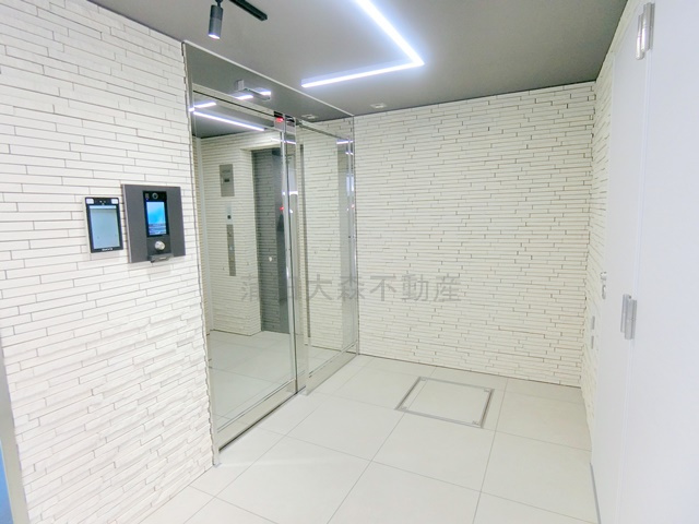 リヴシティ蒲田イーストのエントランス|防犯カメラTVモニター付オートロック宅配BOXメールBOX管理人室