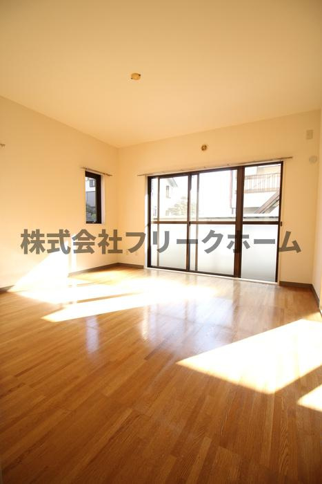 武蔵野市境南町２丁目の賃貸マンションの居間・リビング|別号室参考写真になります。