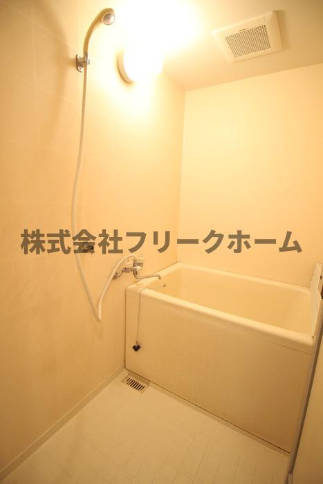 武蔵野市境南町２丁目の賃貸マンションの浴室