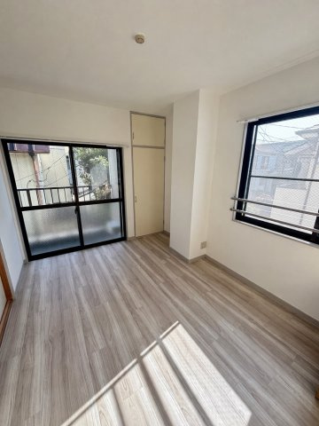春日マンション の洋室