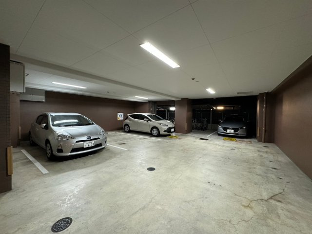 ユーレジデンス名駅南　名古屋市賃貸　仲介手数料無料の駐車場