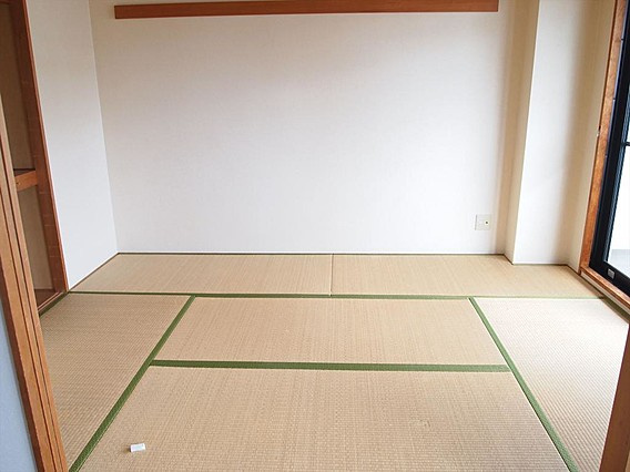 メゾンド平岡2番館の和室