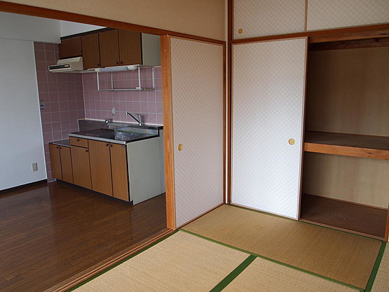 メゾンド平岡2番館の和室
