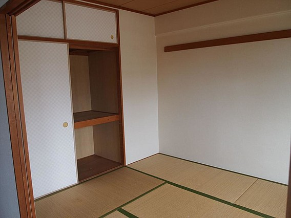 メゾンド平岡2番館の和室