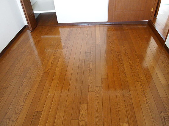 メゾンド平岡2番館の洋室