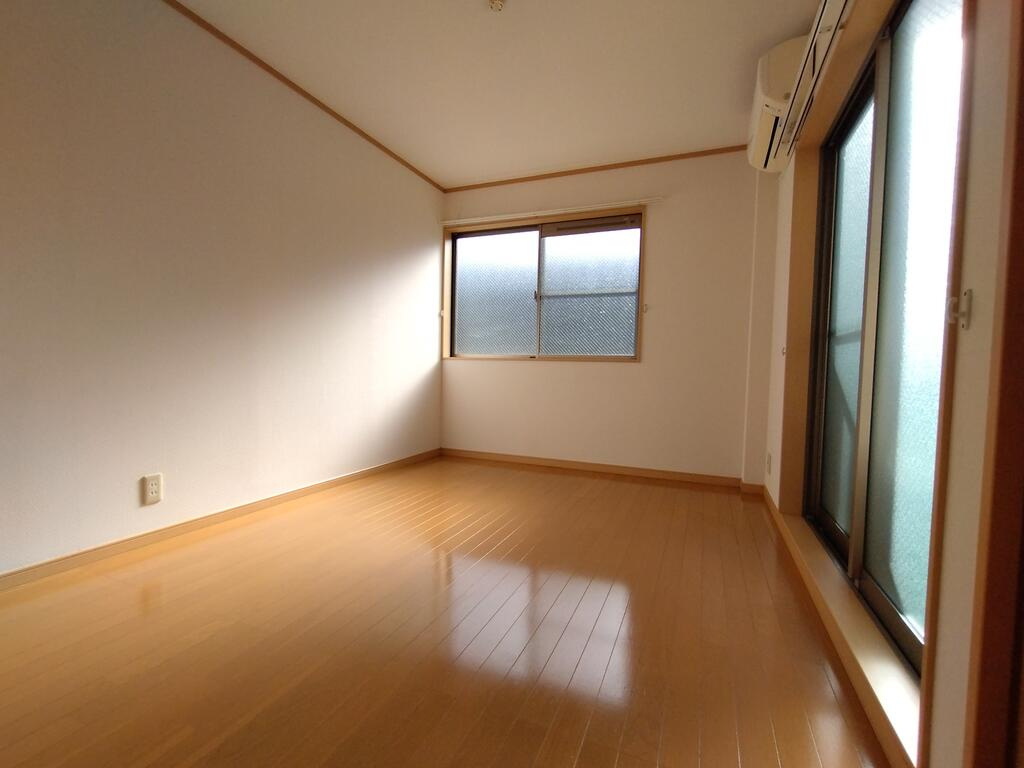 伊東ハイツの居間・リビング