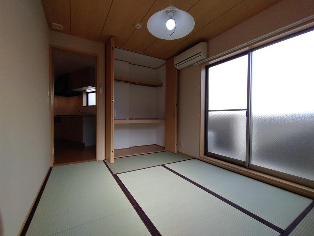 伊東ハイツの居間・リビング