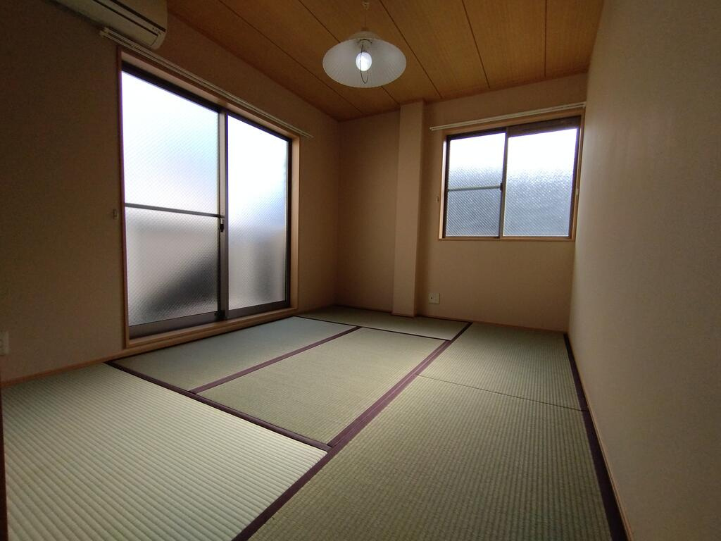 伊東ハイツの居間・リビング