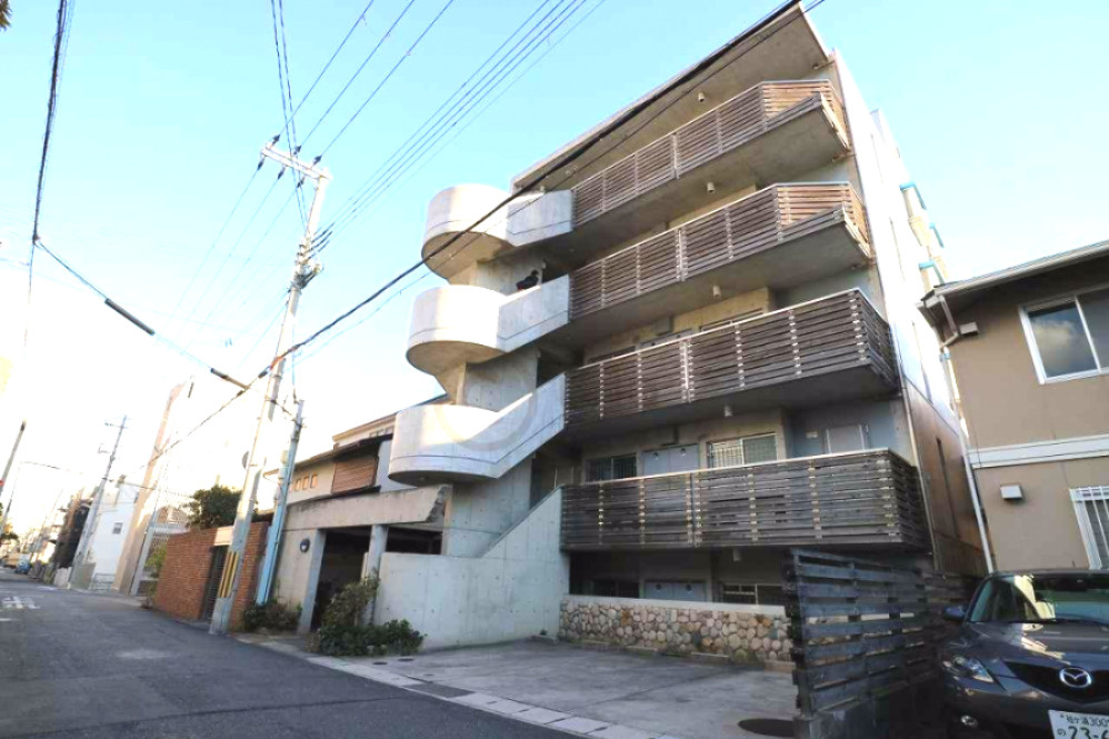 スペース２１岡本の外観