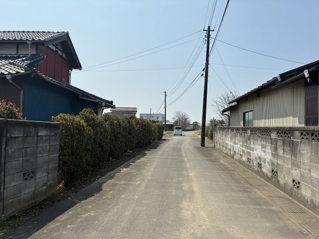 〈調整区域〉約226坪。建替え時に都市計画法43条1項建築許可が必要です。の前面道路含む現地写真