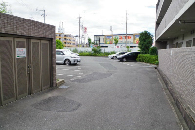 リシャールコートの駐車場