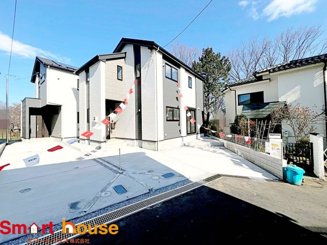 東京都八王子市緑町　新築3棟の外観|外壁が周囲の街並みと青空に生えるお洒落な仕上がり！周囲には高い建物のないエリア。青い空が大きく感じますね。
