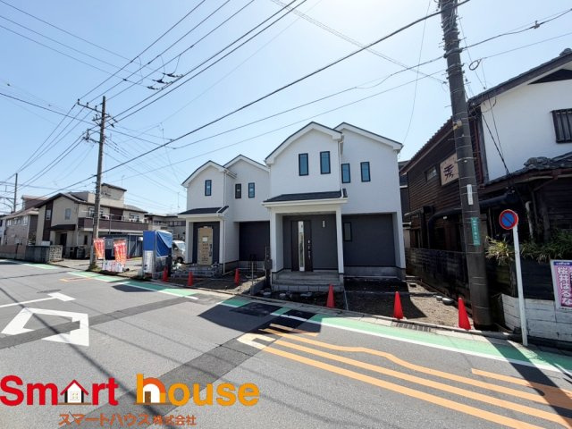 相模原市南区御園5丁目　新築全4棟の居間・リビング|ここにはみんなが集い、食事と楽しい会話が始まる。話に夢中になりすぎて、ついつい時を忘れてしまう。そんな束の間の幸せを感じさせてくれる場所。