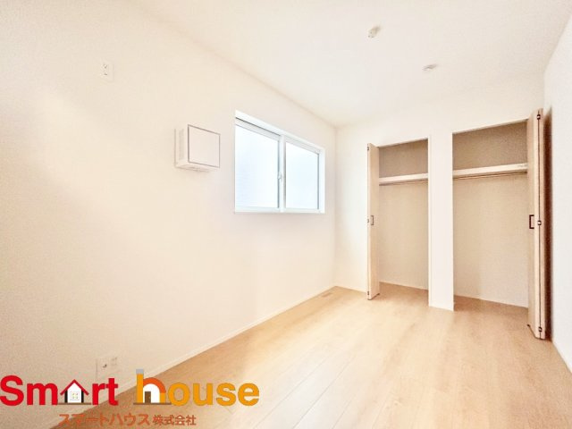 大和市西鶴間2丁目　新築全2棟の洋室