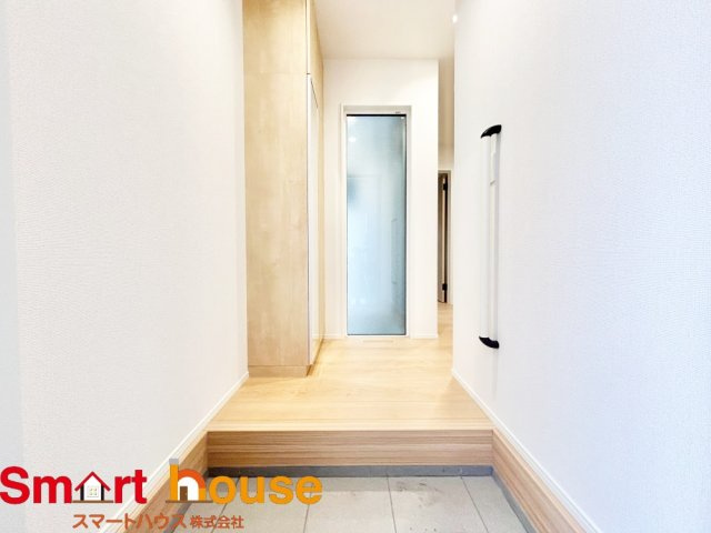 大和市西鶴間2丁目　新築全2棟の玄関