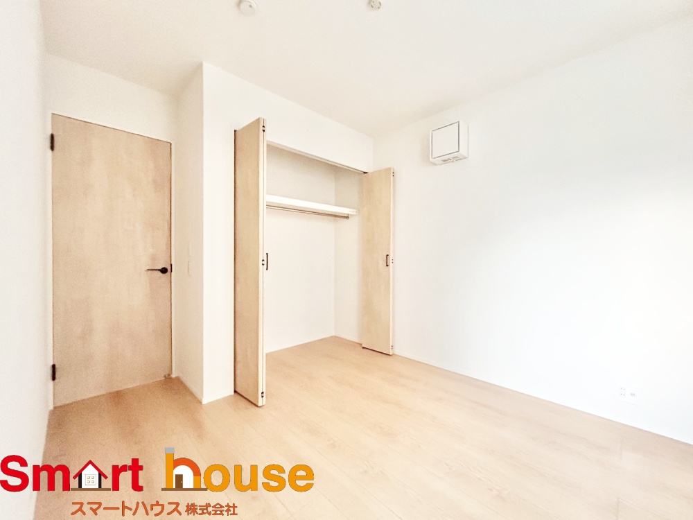 大和市西鶴間2丁目　新築全2棟の洋室