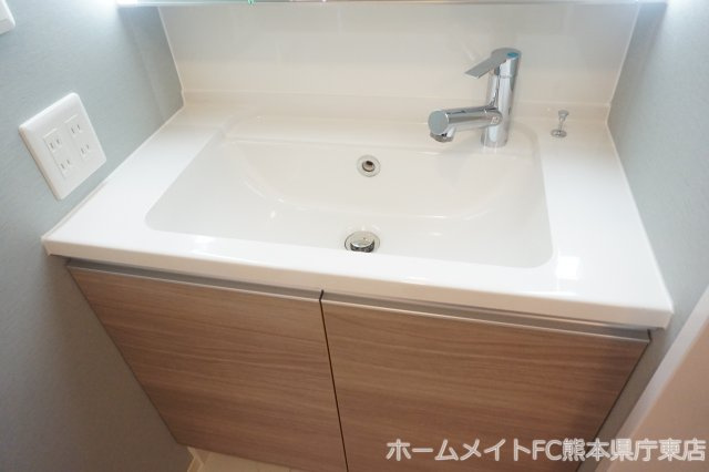 上益城郡益城町大字広崎のアパートの独立洗面台