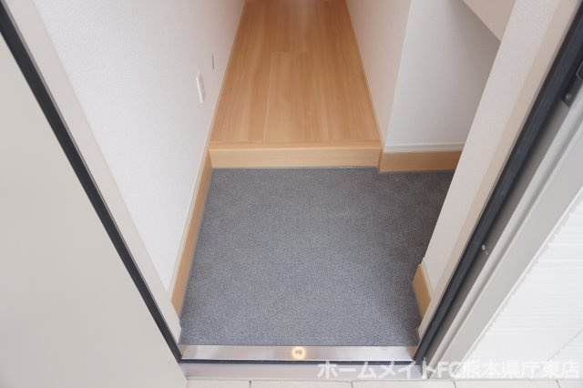 上益城郡益城町大字広崎のアパートの玄関