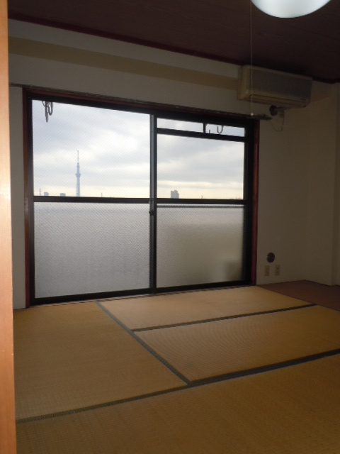 ハマースミスの和室|畳の上でゆっくりとくつろげる和室です
