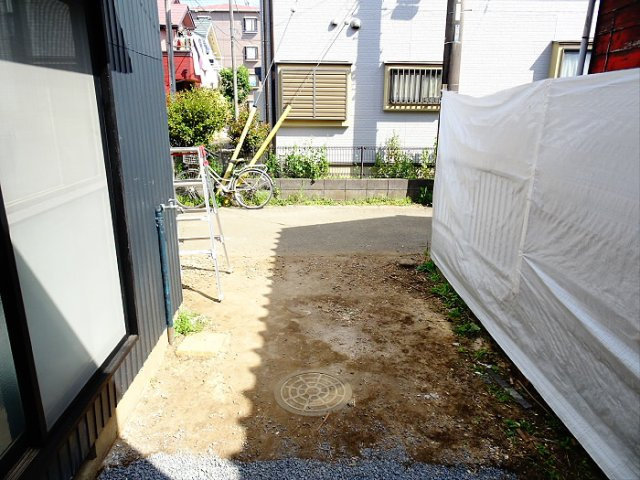 海老澤貸家の庭