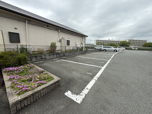 グランディール大幸の駐車場